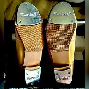 NIB Size 9 tap shoe, tan